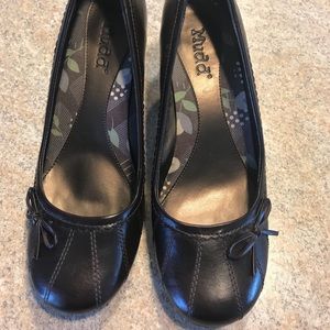 Super cute Mudd brand high heel shoes. Size 9M.